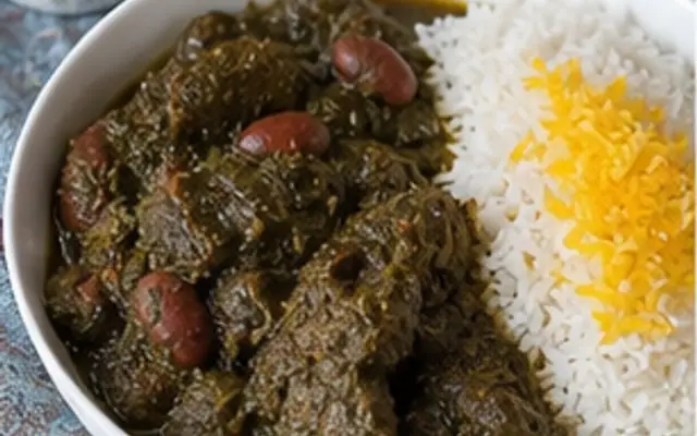 کاسه قورمه سبزی ایرانی جاافتاده